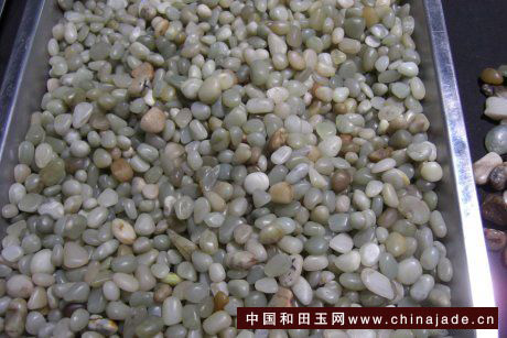 滾筒料，通常是山料磨出來的，也會冒充籽料/子料