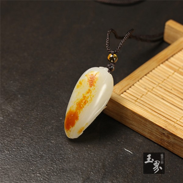 羊脂白玉子料掛件-小玉米