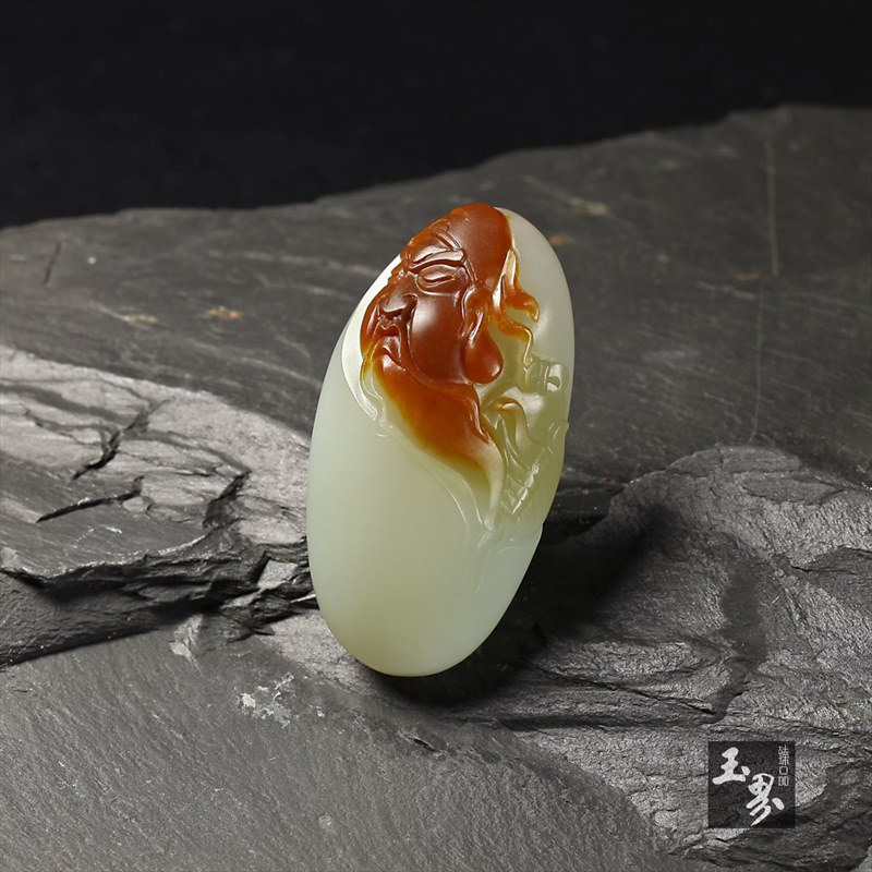 青白玉子料掛件-關公