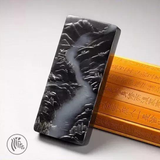 馮鈐：和田玉墨玉青花的黑白水墨巧色創作淺談