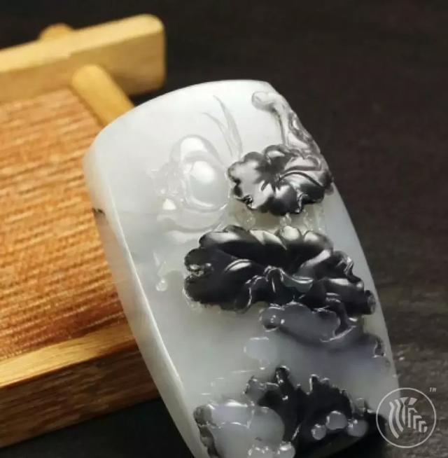 馮鈐：和田玉墨玉青花的黑白水墨巧色創作淺談