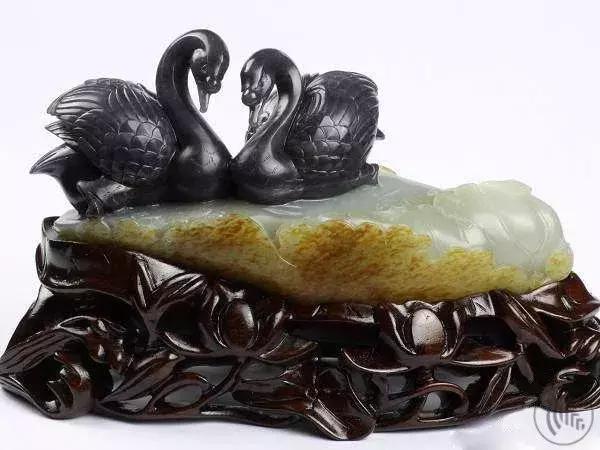 馮鈐：和田玉墨玉青花的黑白水墨巧色創作淺談