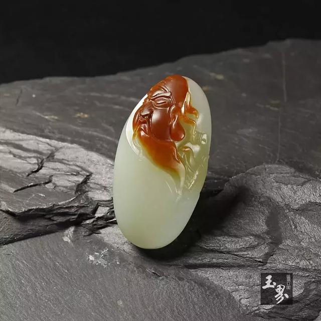 青白玉子料掛件-關公