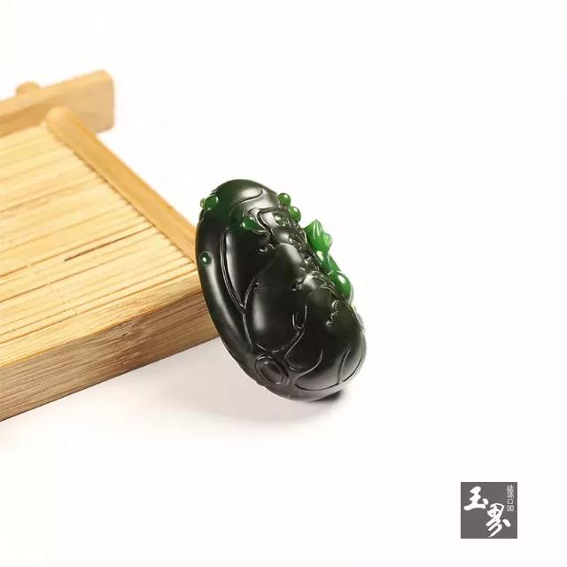 俏色巧雕，說不盡的詩情畫意