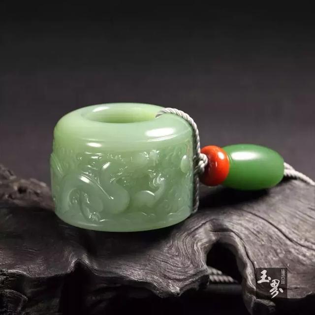 行于云端，欲觀龍起