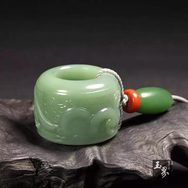 行于云端，欲觀龍起