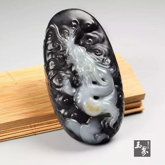 行于云端，欲觀龍起