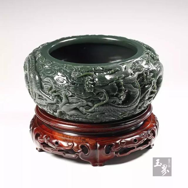 行于云端，欲觀龍起