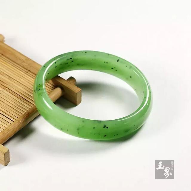 蘋果綠，一種經常被混淆的鴨蛋青