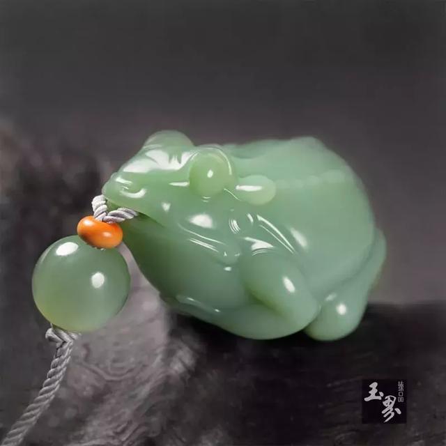 玉雕青蛙，生趣盎然