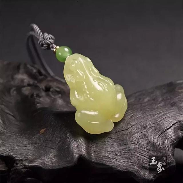 玉雕青蛙，生趣盎然