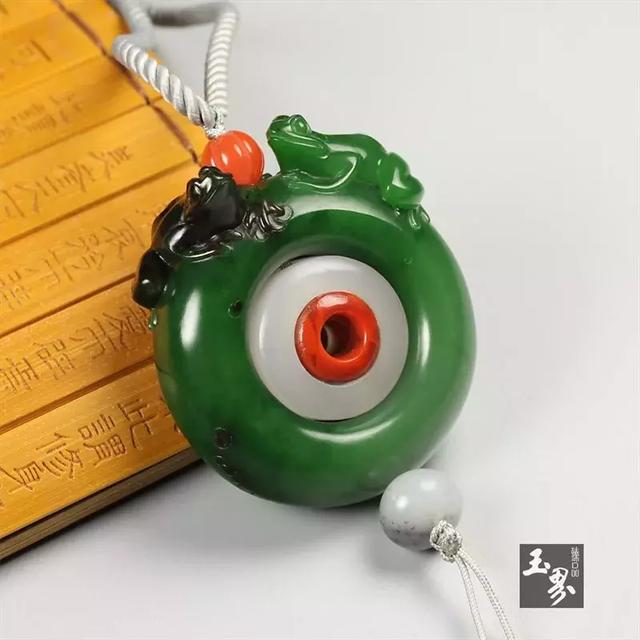 玉雕青蛙，生趣盎然