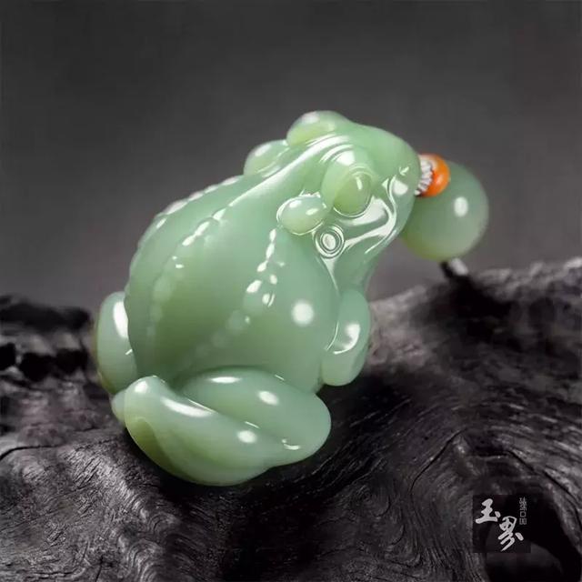 玉雕青蛙，生趣盎然