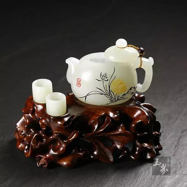 茶玉和鳴，雅心淺酌