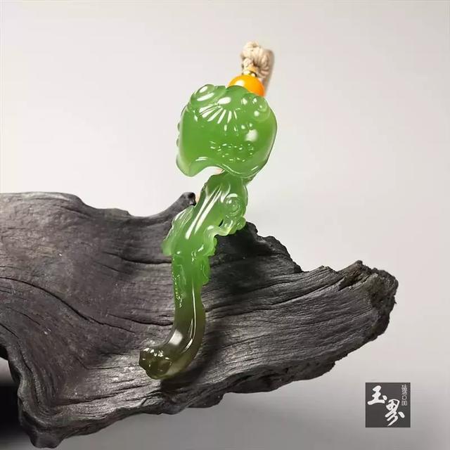 這種神似翡翠的“和田玉”你買到就是賺到！