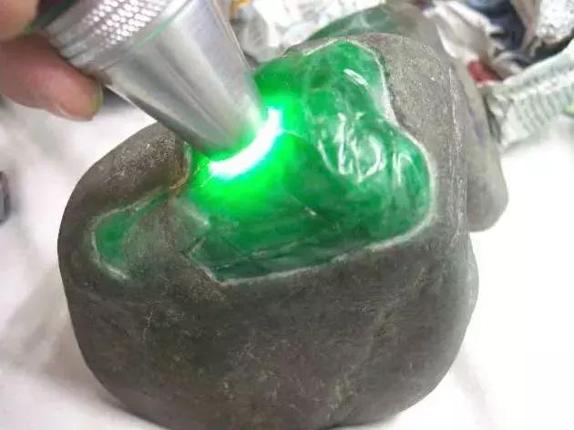 這種神似翡翠的“和田玉”你買到就是賺到！
